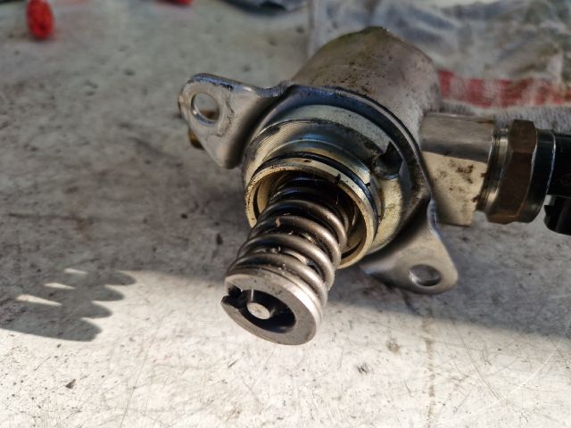 bontott AUDI A4 B8 Nagynyomású Szivattyú