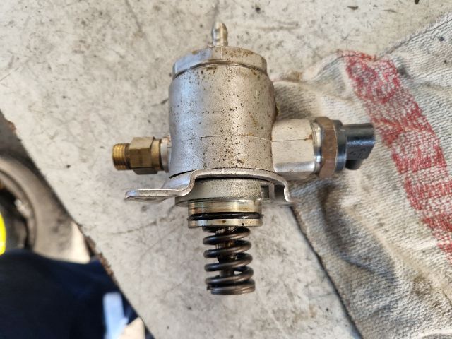 bontott AUDI A4 B8 Nagynyomású Szivattyú