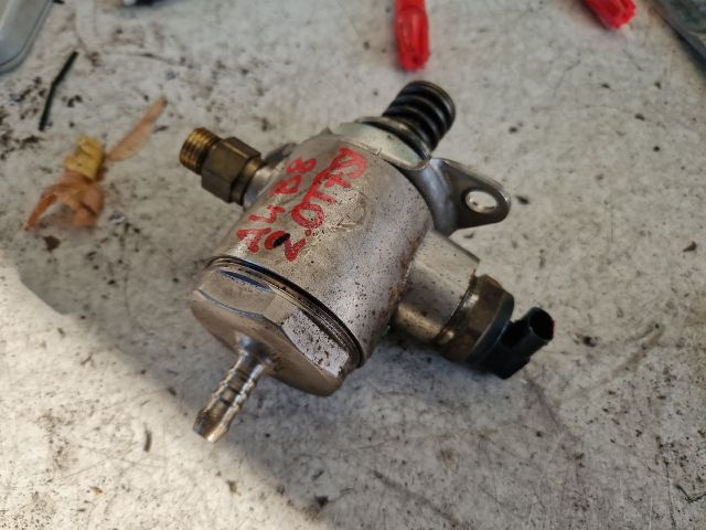 bontott AUDI A4 B8 Nagynyomású Szivattyú