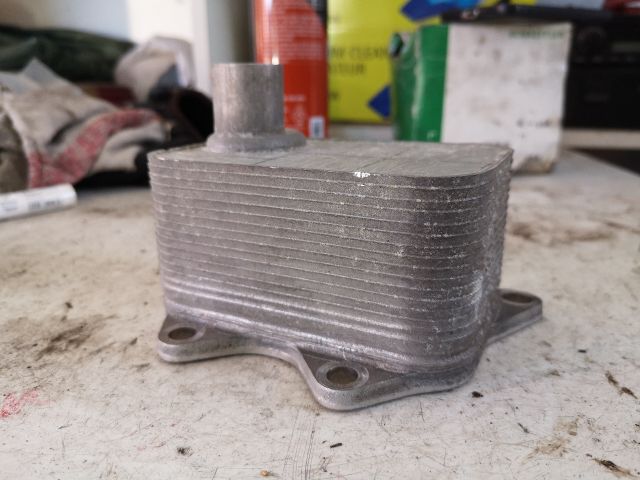 bontott AUDI A4 B8 Olajhűtő