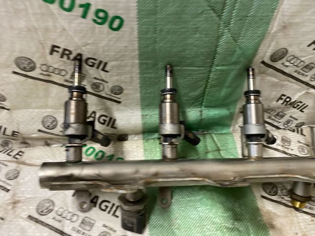 bontott AUDI A4 B8 Porlasztó Sor / Híd