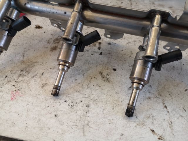 bontott AUDI A4 B8 Porlasztó Sor / Híd