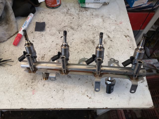 bontott AUDI A4 B8 Porlasztó Sor / Híd