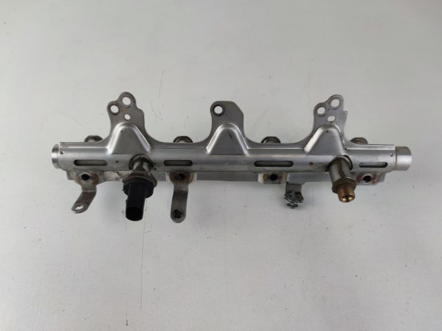 bontott AUDI A4 B8 Porlasztó Sor / Híd