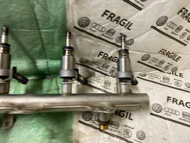 bontott AUDI A4 B8 Porlasztó Sor / Híd