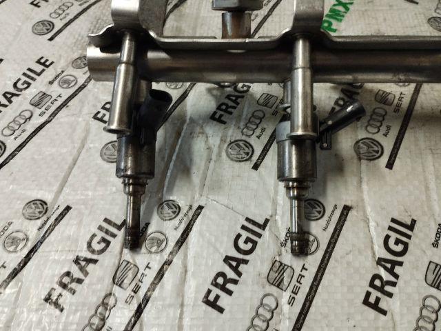 bontott AUDI A4 B8 Porlasztó Sor / Híd