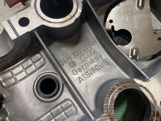 bontott AUDI A4 B8 Szelepfedél