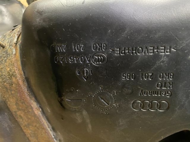 bontott AUDI A4 B8 Tank