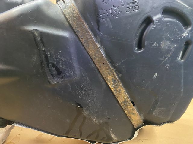 bontott AUDI A4 B8 Tank