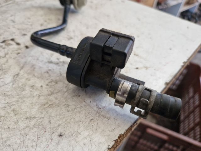 bontott AUDI A4 B8 Tankszellőztető Szelep