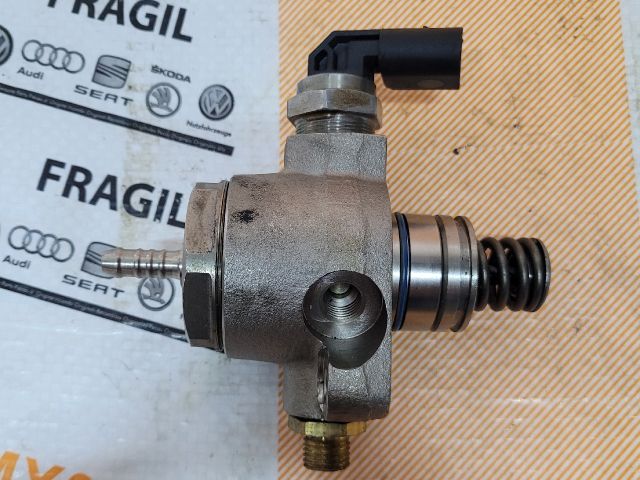 bontott AUDI A4 B8 Üzemanyag Szivattyú