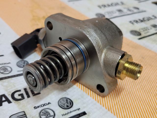 bontott AUDI A4 B8 Üzemanyag Szivattyú