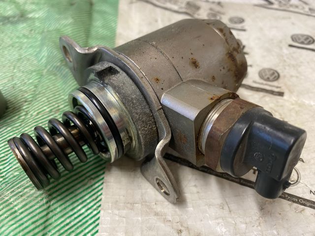 bontott AUDI A4 B8 Üzemanyag Szivattyú