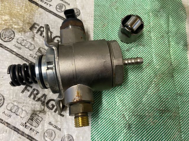 bontott AUDI A4 B8 Üzemanyag Szivattyú