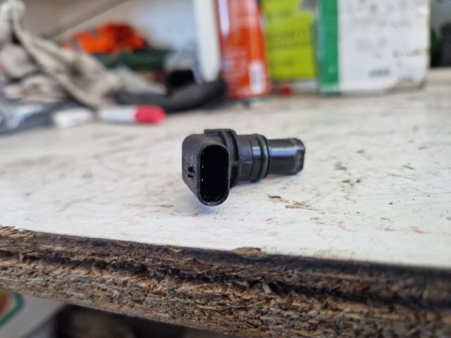 bontott AUDI A4 B8 Vezérműtengely Fordulatszám Jeladó