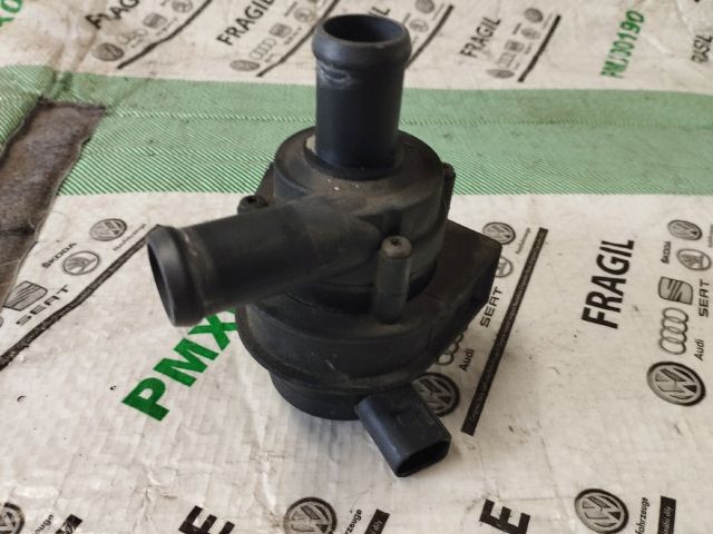 bontott AUDI A4 B8 Vízpumpa
