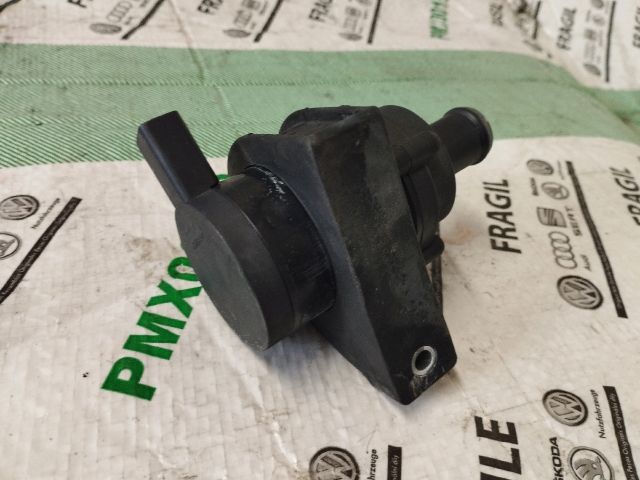 bontott AUDI A4 B8 Vízpumpa