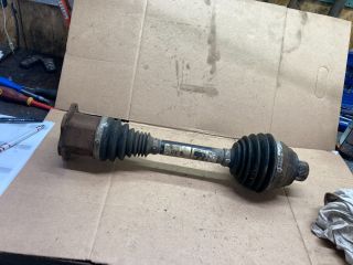 bontott AUDI A4 B8 Bal Féltengely