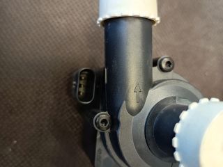 bontott AUDI A4 B8 Kiegészítő Vízszivattyú