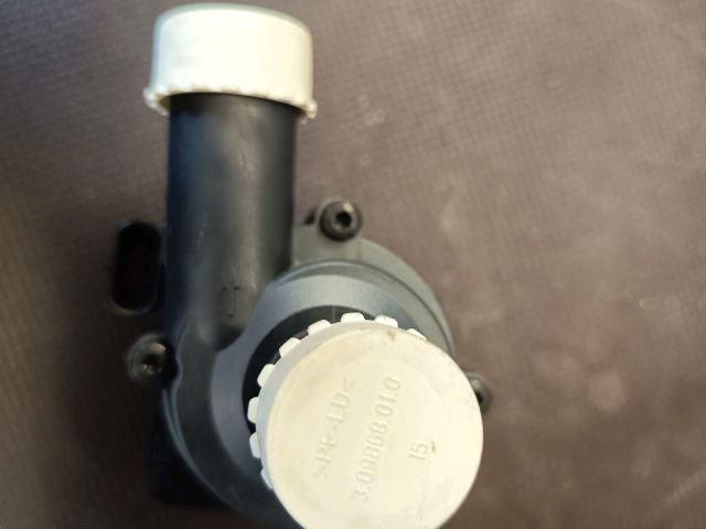 bontott AUDI A4 B8 Kiegészítő Vízszivattyú