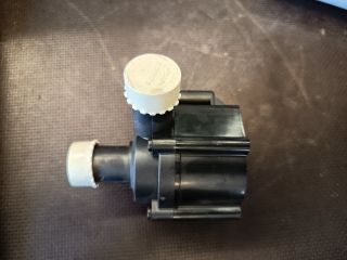 bontott AUDI A4 B8 Kiegészítő Vízszivattyú