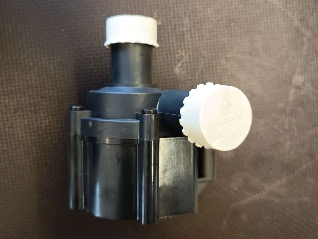 bontott AUDI A4 B8 Kiegészítő Vízszivattyú