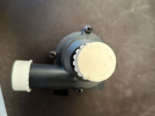 bontott AUDI A4 B8 Kiegészítő Vízszivattyú