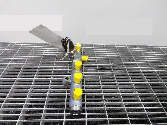 bontott AUDI A4 B8 Közösnyomócső