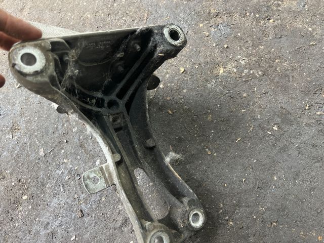 bontott AUDI A4 B8 Motor Tartó Bak (Fém)