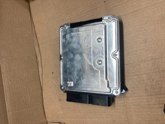 bontott AUDI A4 B8 Motorvezérlő