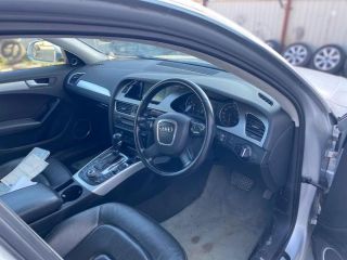 bontott AUDI A4 B8 Motorvezérlő