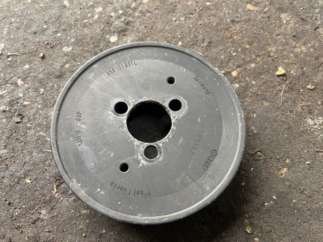 bontott AUDI A4 B8 Vízpumpa Szíjtárcsa