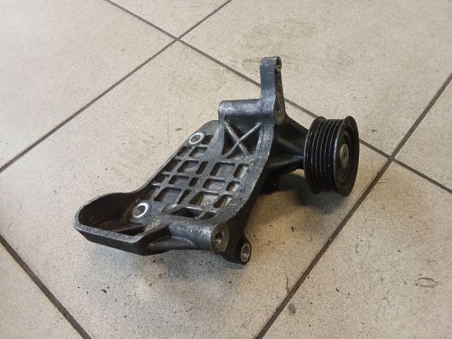 bontott AUDI A4 B8 Generátor Tartó Bak