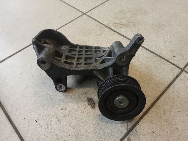 bontott AUDI A4 B8 Generátor Tartó Bak