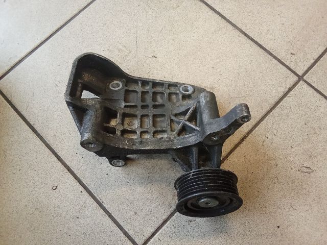 bontott AUDI A4 B8 Generátor Tartó Bak