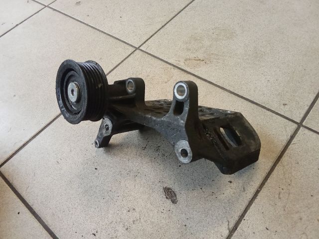 bontott AUDI A4 B8 Generátor Tartó Bak