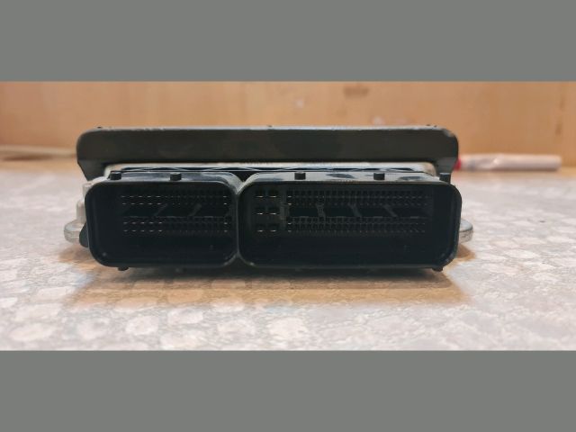 bontott AUDI A4 B8 Motorvezérlő