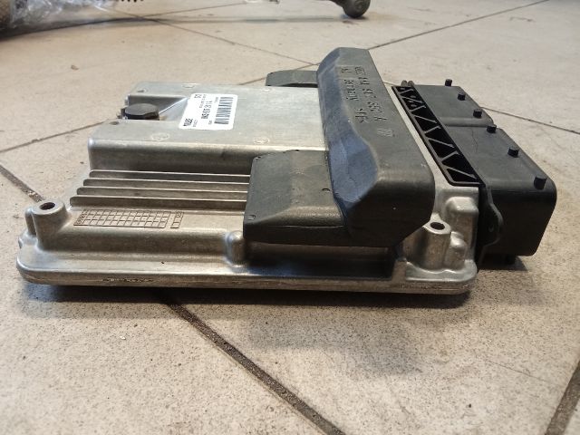 bontott AUDI A4 B8 Motorvezérlő