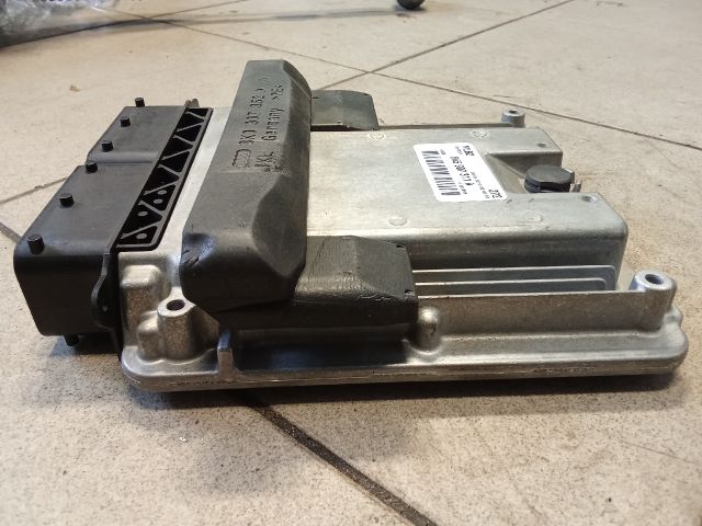 bontott AUDI A4 B8 Motorvezérlő