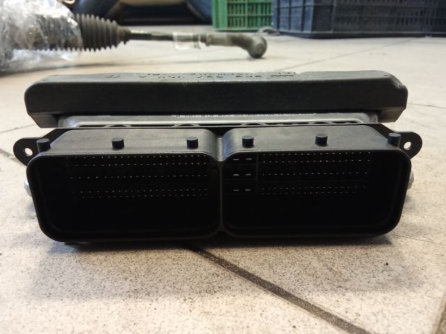 bontott AUDI A4 B8 Motorvezérlő