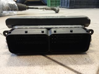 bontott AUDI A4 B8 Motorvezérlő