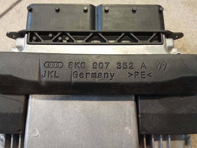 bontott AUDI A4 B8 Motorvezérlő