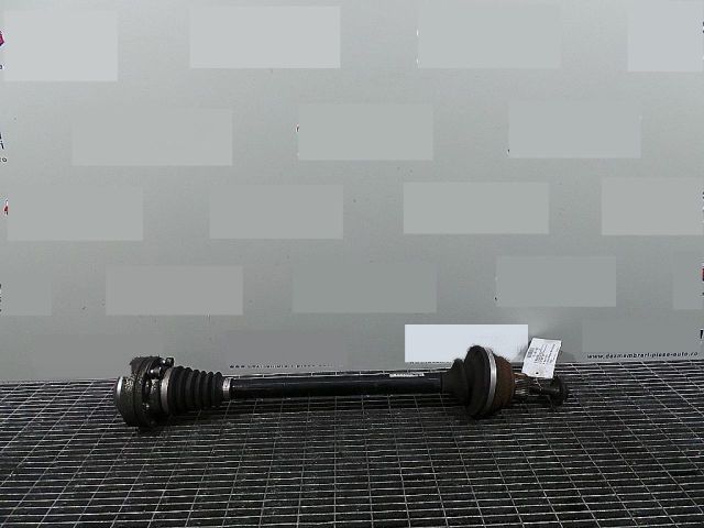 bontott AUDI A4 B8 Bal hátsó Féltengely