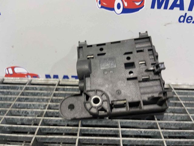 bontott AUDI A4 B8 Biztosítéktábla Motortér