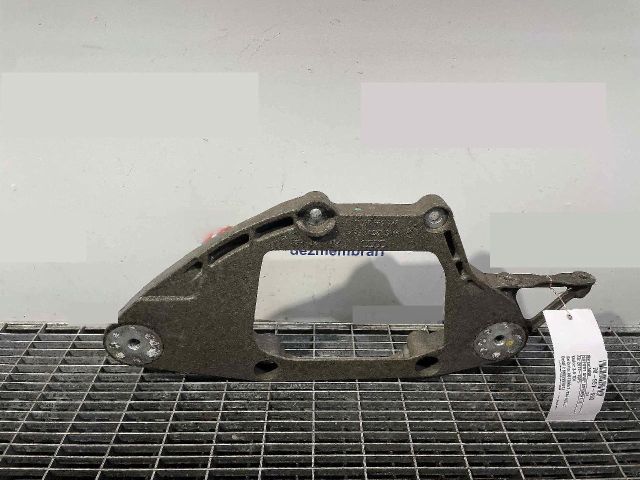 bontott AUDI A4 B8 Differenciálmű Tartó Bak