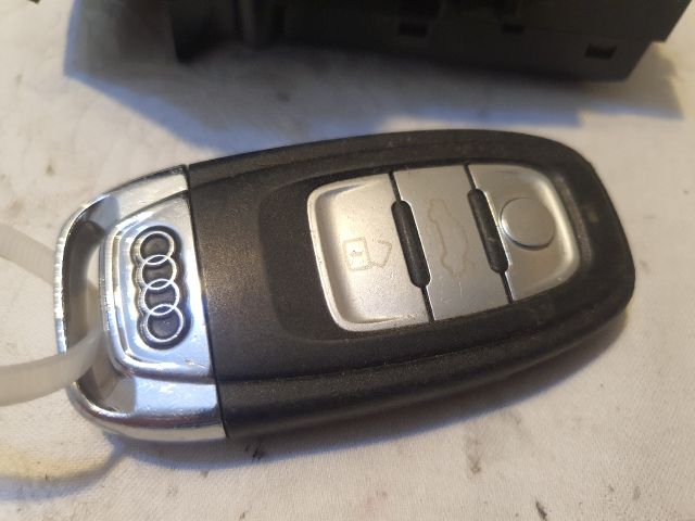bontott AUDI A4 B8 Gyújtáskapcsoló Házzal