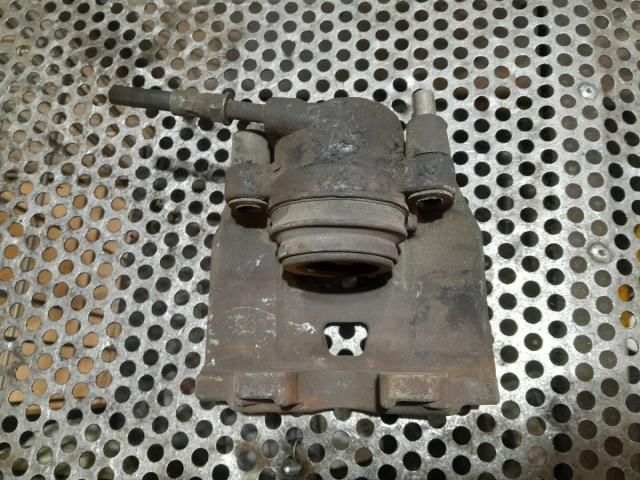 bontott AUDI A4 B8 Jobb első Féknyereg Munkahengerrel