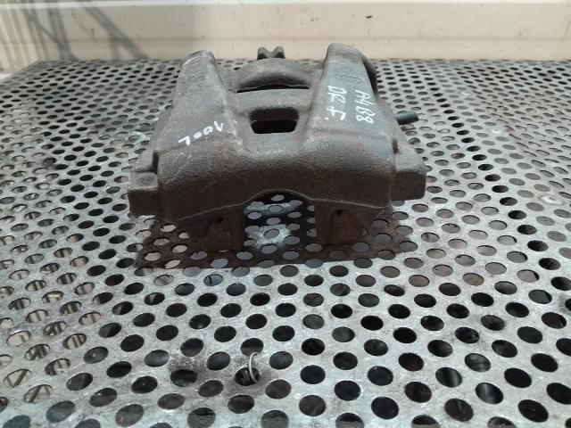 bontott AUDI A4 B8 Jobb első Féknyereg Munkahengerrel