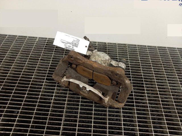 bontott AUDI A4 B8 Jobb első Féknyereg Munkahengerrel