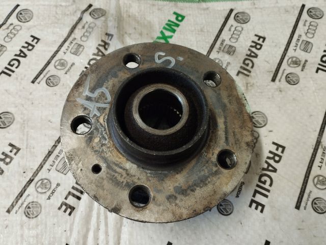 bontott AUDI A4 B8 Jobb első Kerékagy